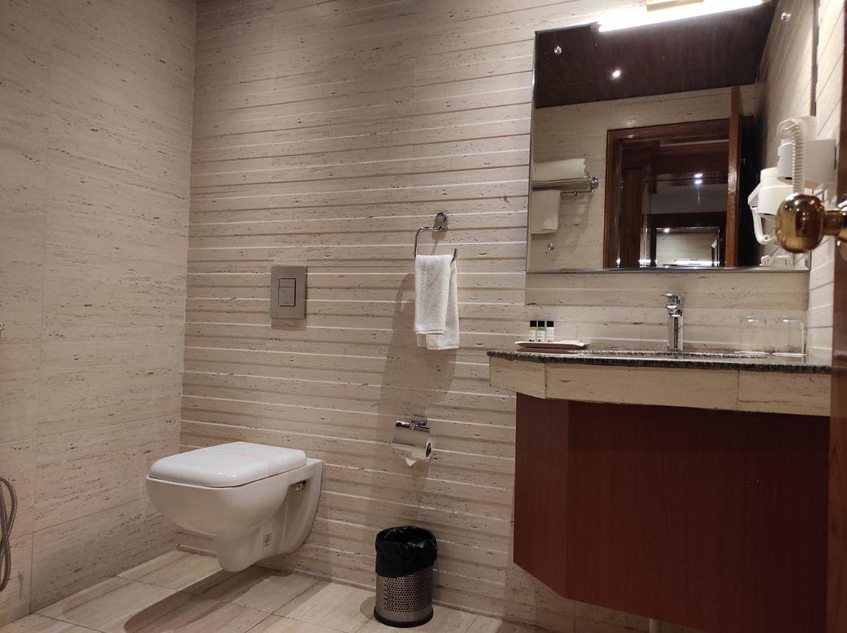 Aaroham The Watergate Hotel บีมตาล ภายนอก รูปภาพ